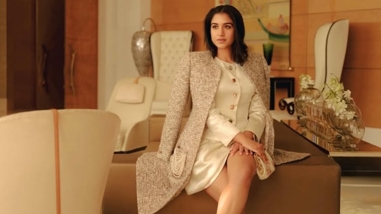 Radhika Merchant Brings Classic Couture Vibes in an Elegant Ivory Look 988534