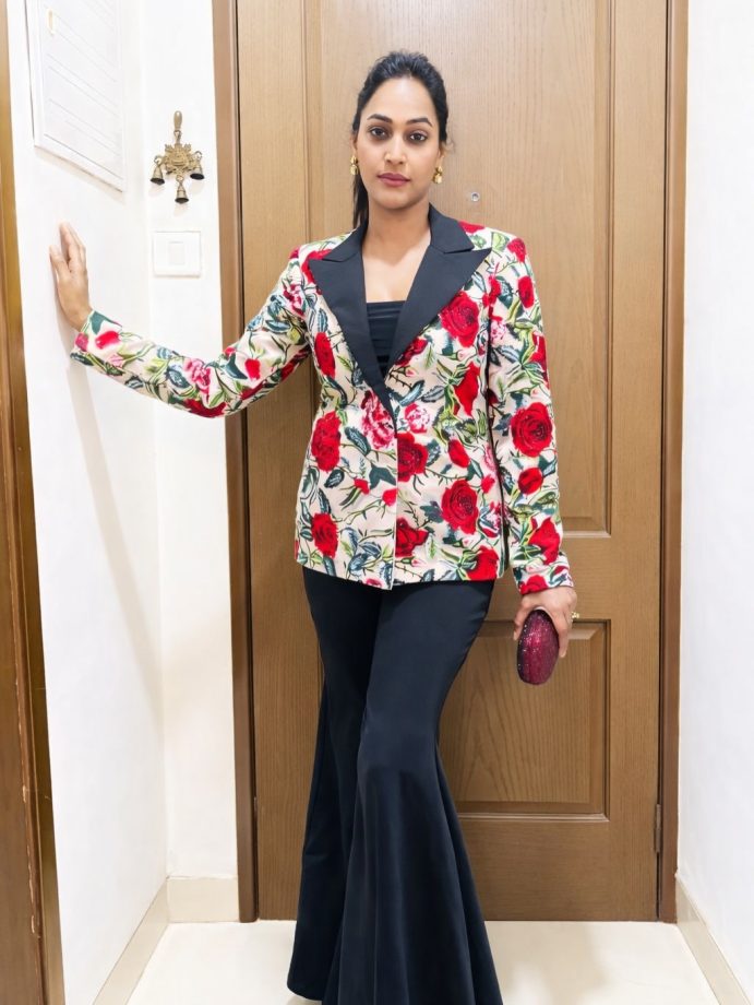 Rajashree Thakur Reunites With Sharad Kelkar And Sayantani Ghosh, Relives Her Iconic 'Saat Phere' Memories 988544