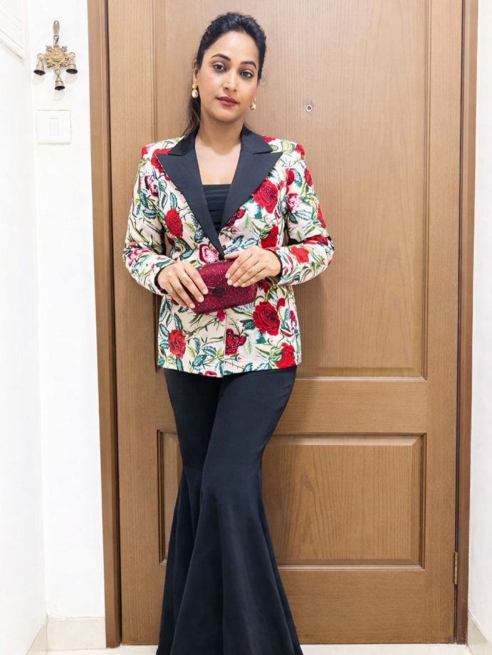 Rajashree Thakur Reunites With Sharad Kelkar And Sayantani Ghosh, Relives Her Iconic 'Saat Phere' Memories 988545