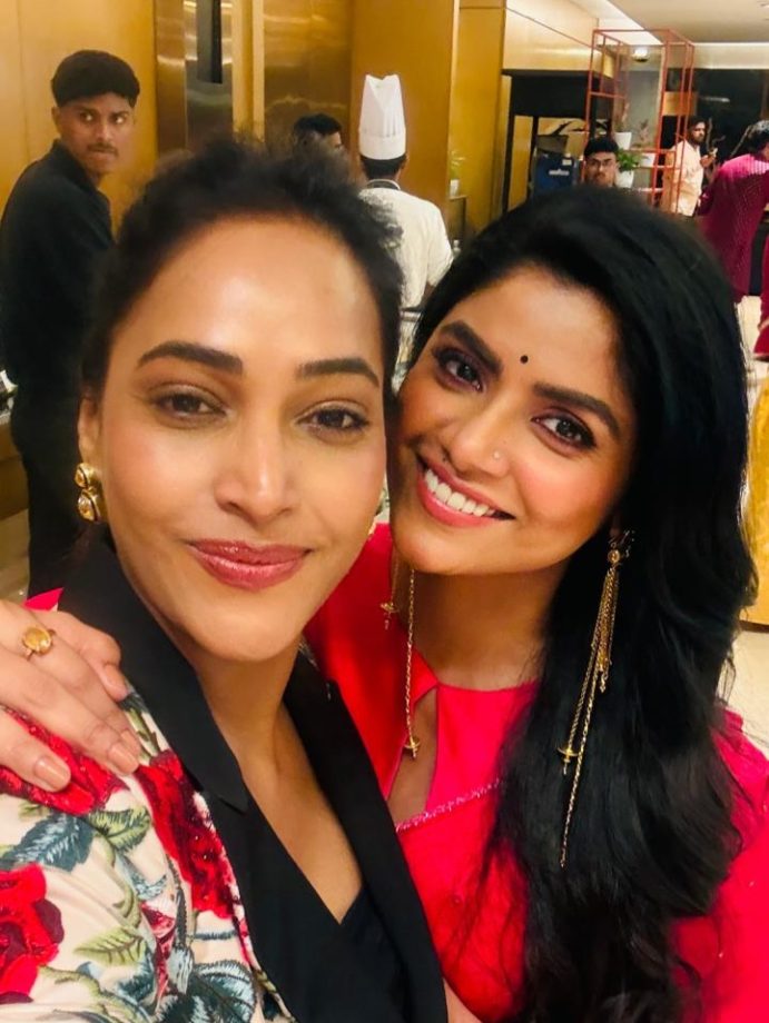 Rajashree Thakur Reunites With Sharad Kelkar And Sayantani Ghosh, Relives Her Iconic 'Saat Phere' Memories 988547