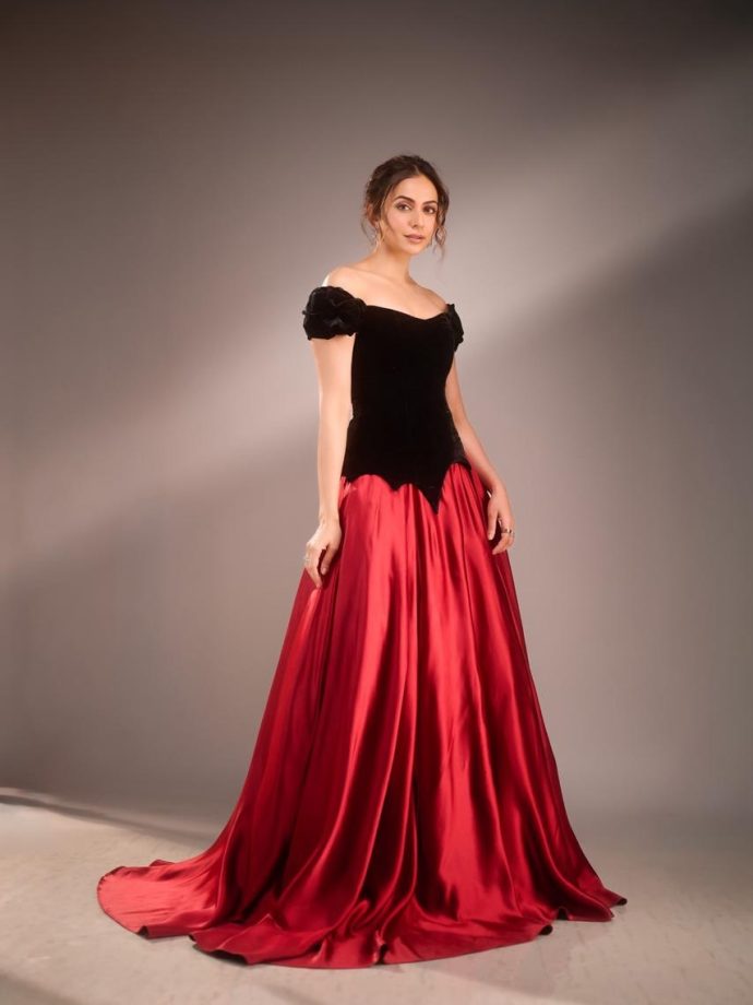 Rakul Preet Singh and Sanya Malhotra Serve Two Very Different but Stunning Style Statements 987874