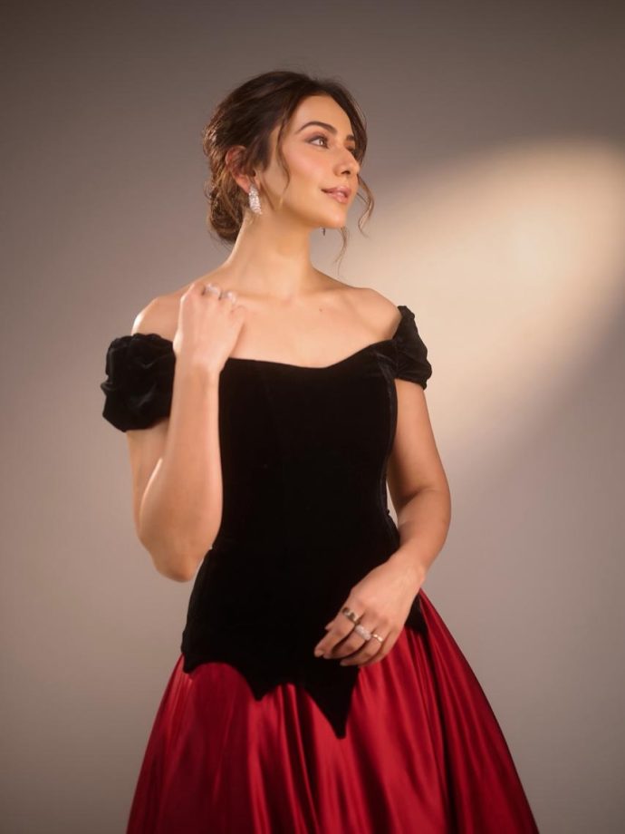Rakul Preet Singh and Sanya Malhotra Serve Two Very Different but Stunning Style Statements 987875