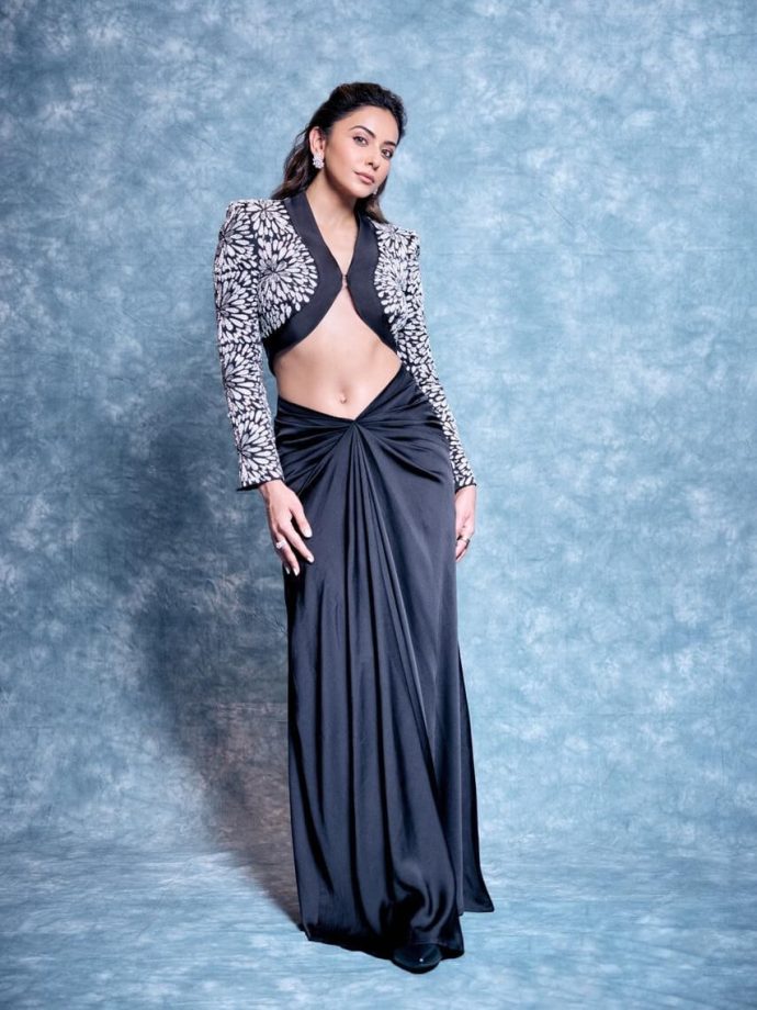 Rakul Preet Singh Turns Heads With a Bold and Elegant Fashion Look 987089
