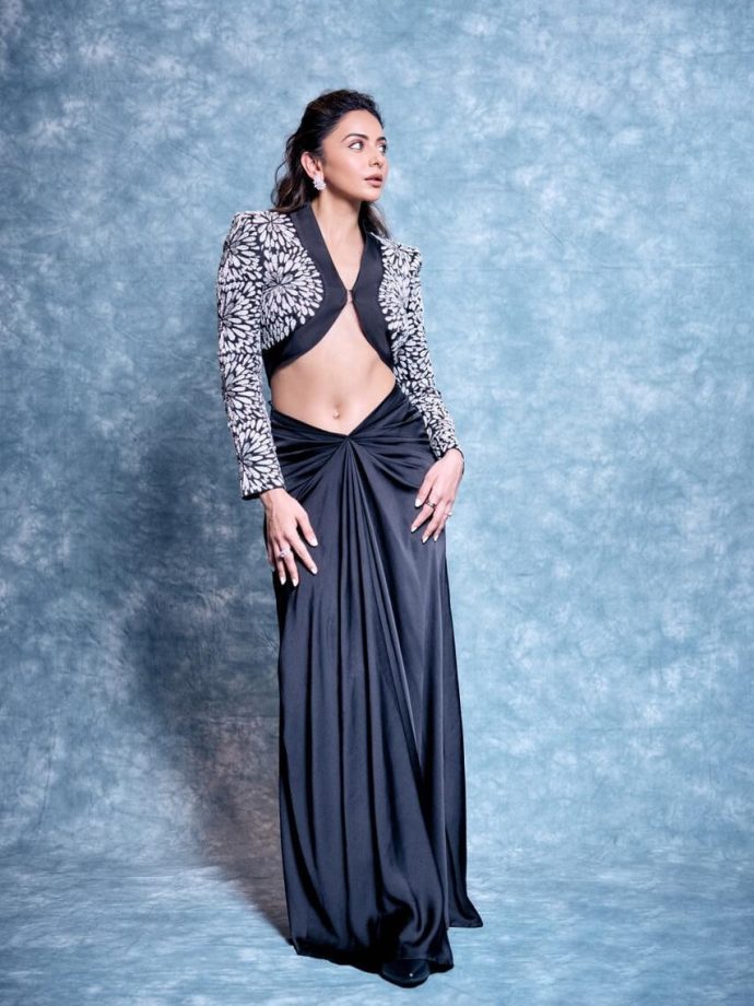Rakul Preet Singh Turns Heads With a Bold and Elegant Fashion Look 987091