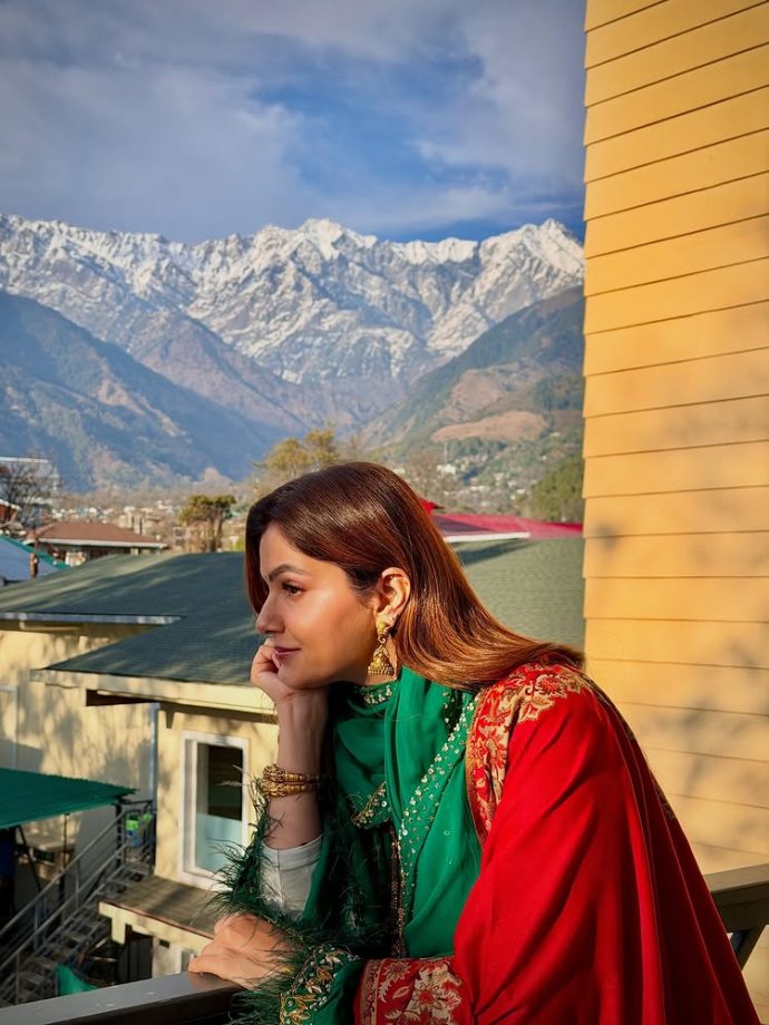 Rubina Dilaik Embraces Traditional Elegance 988191