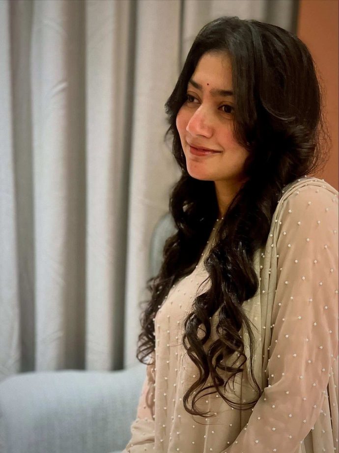 Sai Pallavi Charms In Minimal Ethnic Wear 988423