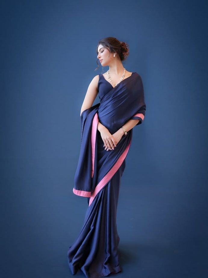 Sara Arjun Brings Grace and Modern Elegance in a Navy Blue Saree 986153
