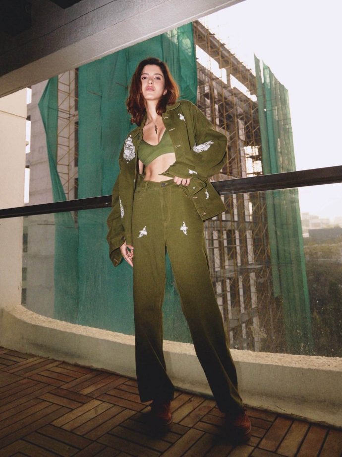 Shanaya Kapoor Makes a Strong Style Statement in an Olive Green Co-Ord Look 987105