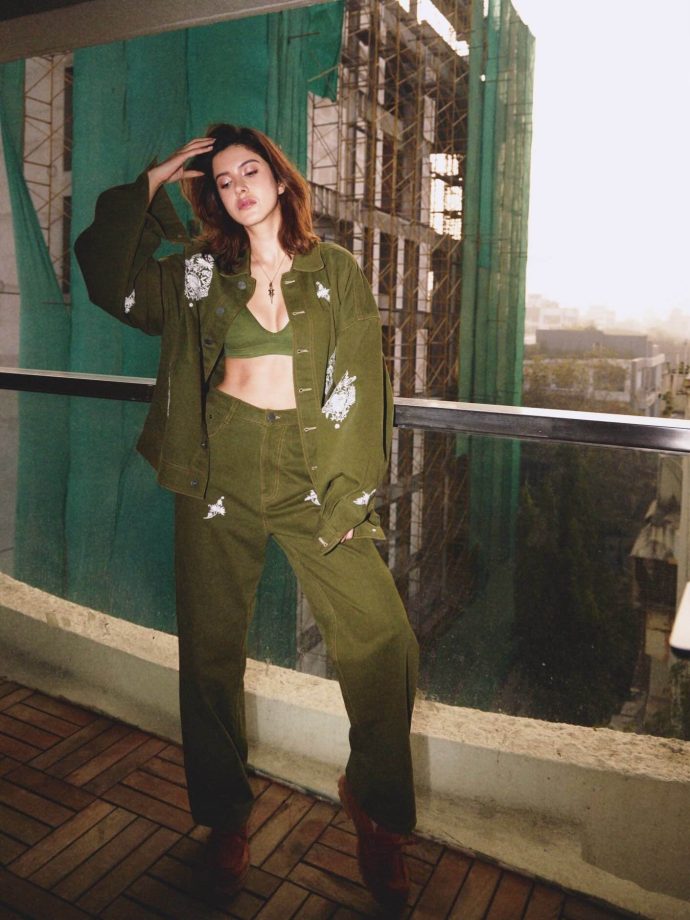 Shanaya Kapoor Makes a Strong Style Statement in an Olive Green Co-Ord Look 987108
