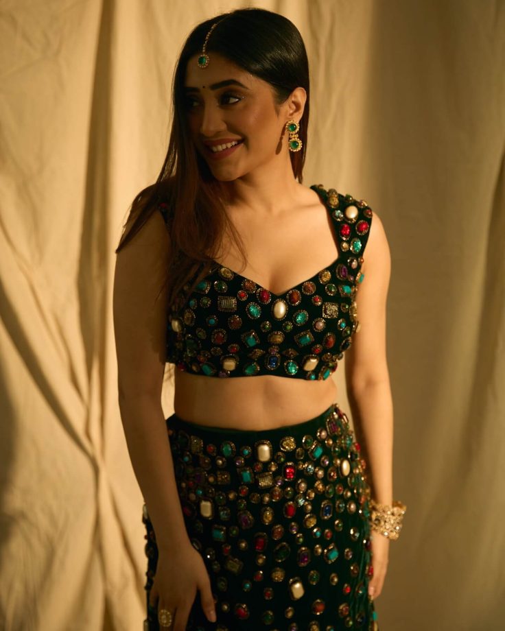 Shivangi Joshi Stuns in Elegant Emerald Green Ethnic Look 987010