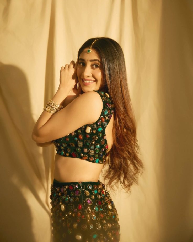 Shivangi Joshi Stuns in Elegant Emerald Green Ethnic Look 987014