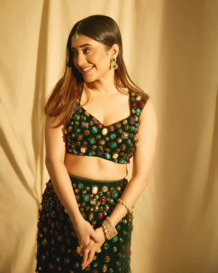 Shivangi Joshi Stuns in Elegant Emerald Green Ethnic Look 987015