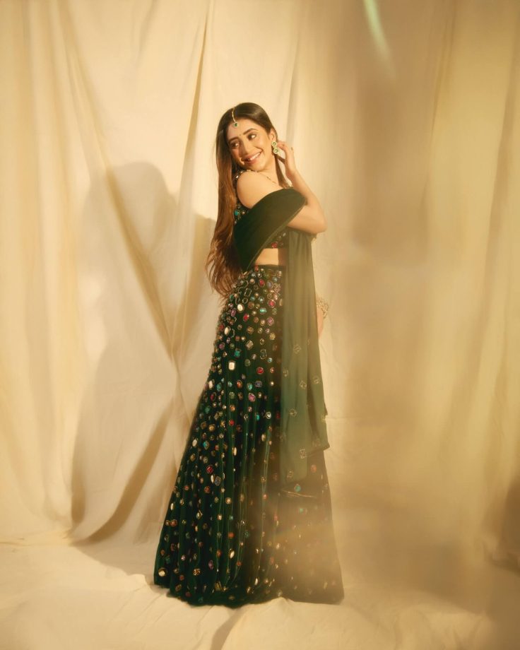 Shivangi Joshi Stuns in Elegant Emerald Green Ethnic Look 987001