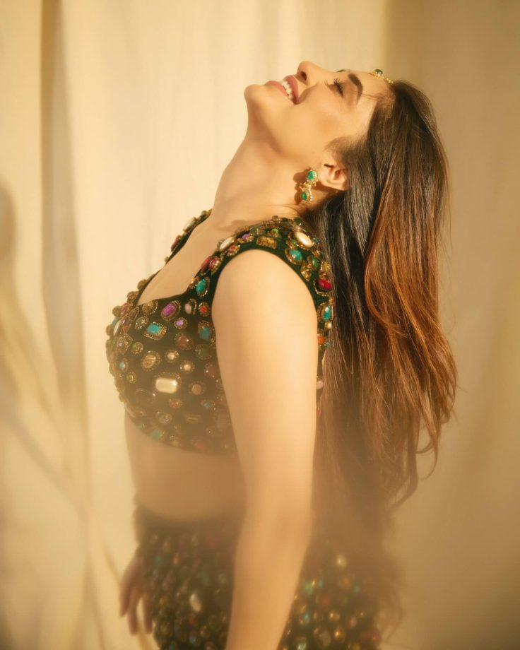 Shivangi Joshi Stuns in Elegant Emerald Green Ethnic Look 987002