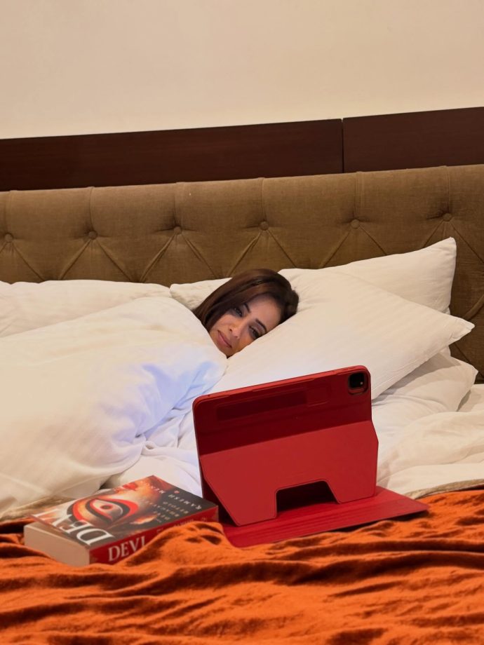 Shweta Tiwari Can’t Get Over Ranveer Singh’s Dhurandhar; Gives A Sneak Peek Into Her Nighttime Routine 985570