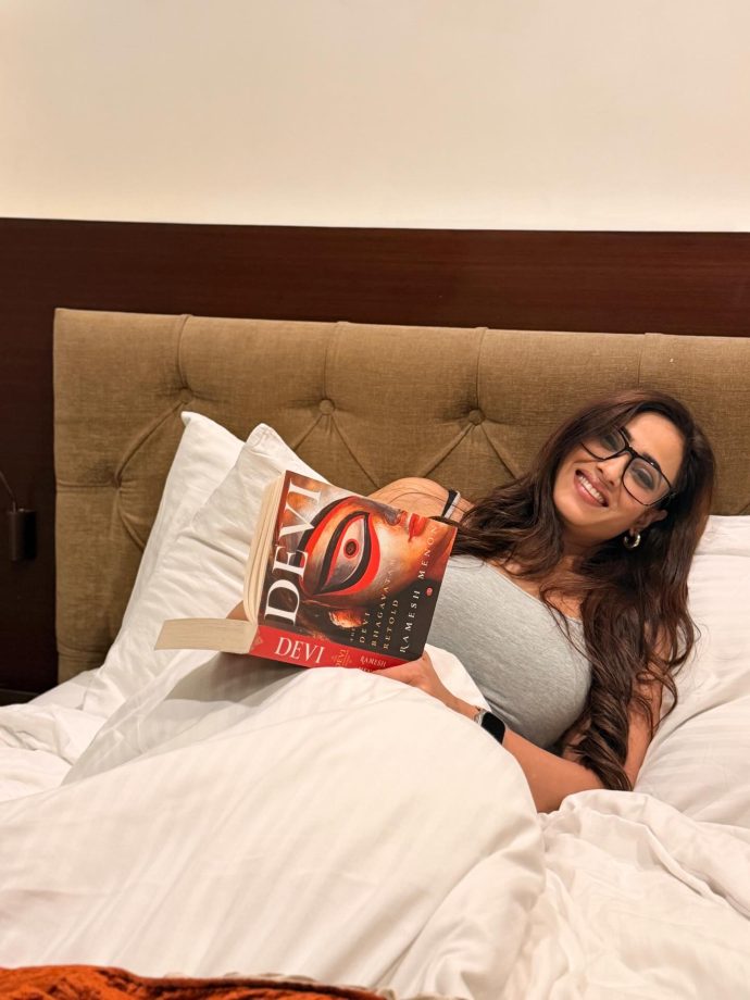 Shweta Tiwari Can’t Get Over Ranveer Singh’s Dhurandhar; Gives A Sneak Peek Into Her Nighttime Routine 985577