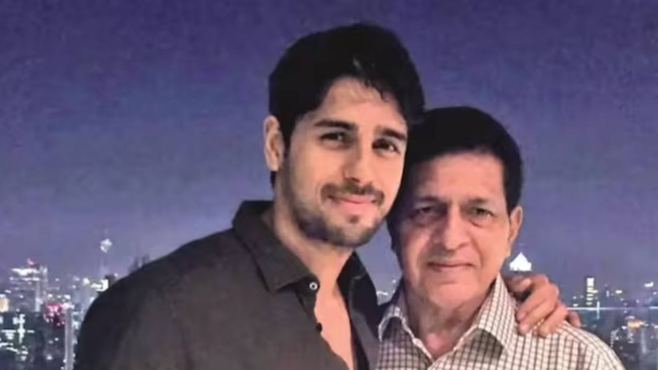 Sidharth Malhotra's father, Sunil Malhotra passes away; actor says "space you leave behind is immeasurable" 987660
