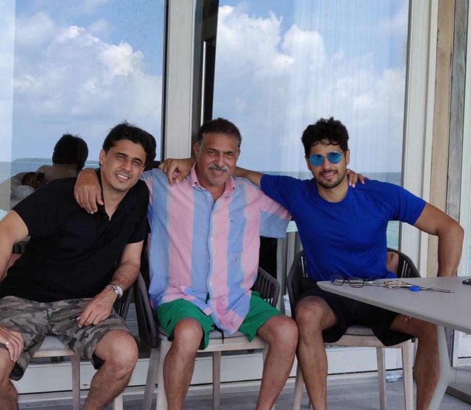 Sidharth Malhotra's father, Sunil Malhotra passes away; actor says 