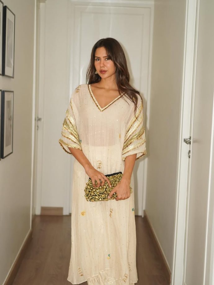 Sonam Bajwa’s Ivory Ethnic Look Is All About Soft Glam and Timeless Style 986138