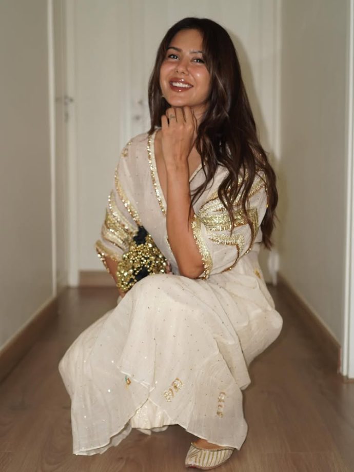 Sonam Bajwa’s Ivory Ethnic Look Is All About Soft Glam and Timeless Style 986141