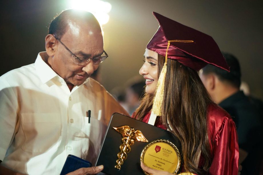 Sreeleela Shares Throwback Photos From Medical College Days, Pens Gratitude Note 986952