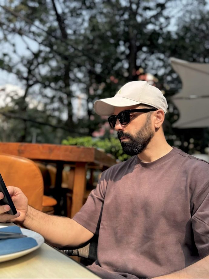 Surbhi Jyoti Flaunts Baby Bump For The 1st Time With Sumit Suri, Naagin Co-star Anita Hassanandani React 987383