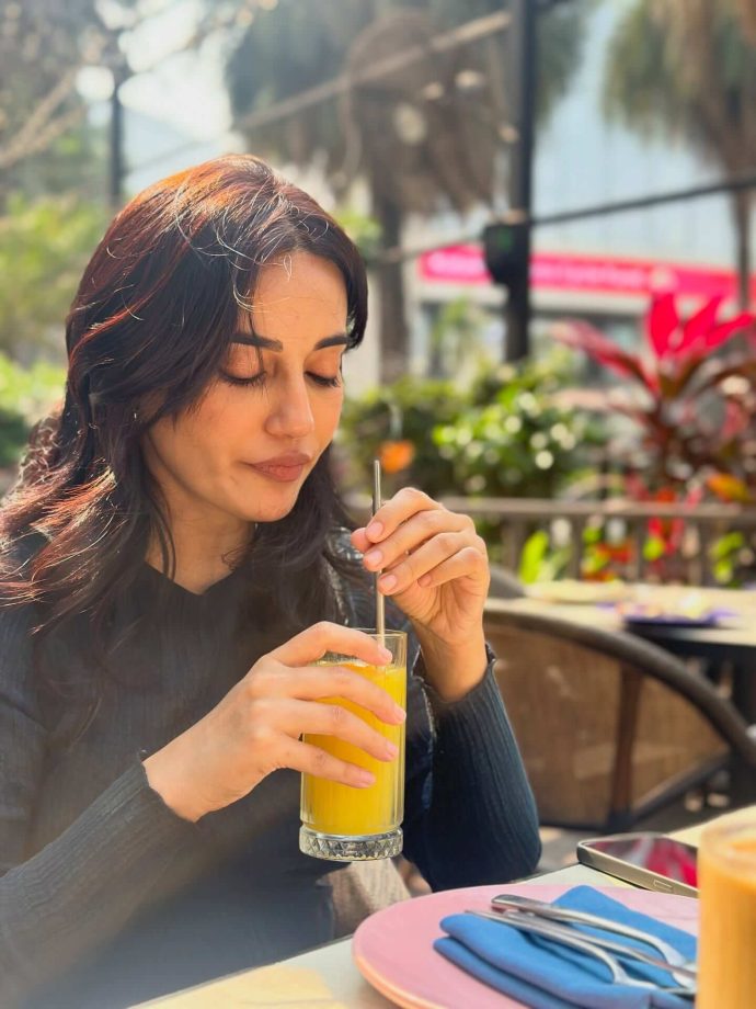 Surbhi Jyoti Flaunts Baby Bump For The 1st Time With Sumit Suri, Naagin Co-star Anita Hassanandani React 987384