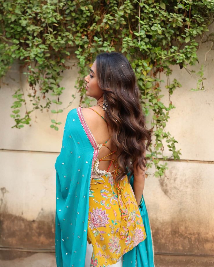 Tejasswi Prakash Brings Fresh Charm in a Vibrant Kurta Set 989006