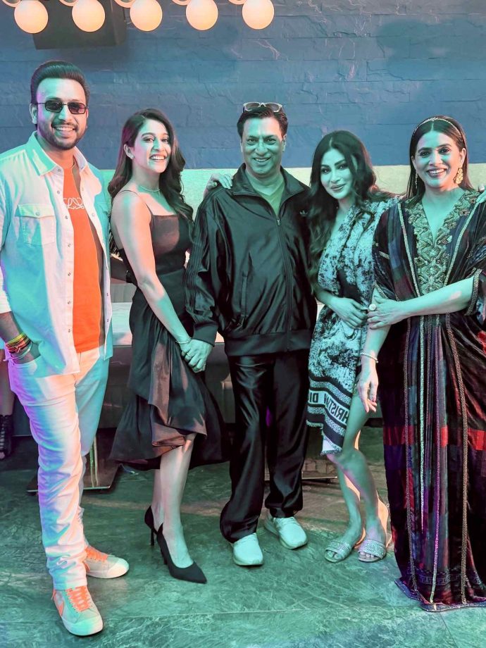 Video: Madhur Bhandarkar Calls It A Wrap For ‘The Wives’ 985804