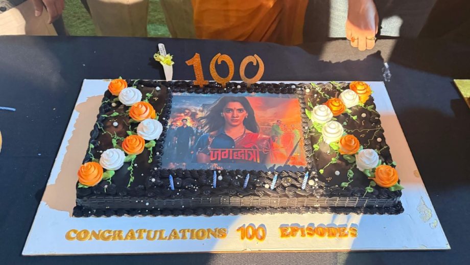 Zee TV's Jagadhatri completes 100 episodes; cast celebrates the milestone 987940
