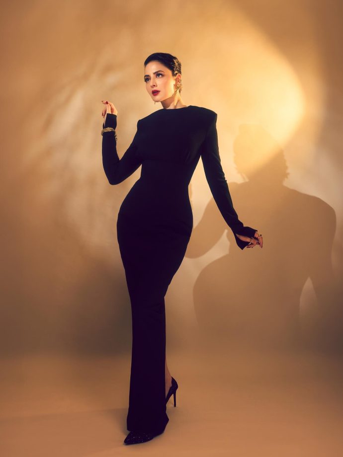 Zoya Afroz Delivers Sharp Tailoring and Classic Glam in a Striking Look 987123