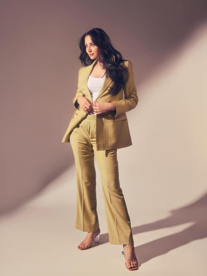 Zoya Afroz Owns Power Dressing in a Chic Pastel Suit 988968