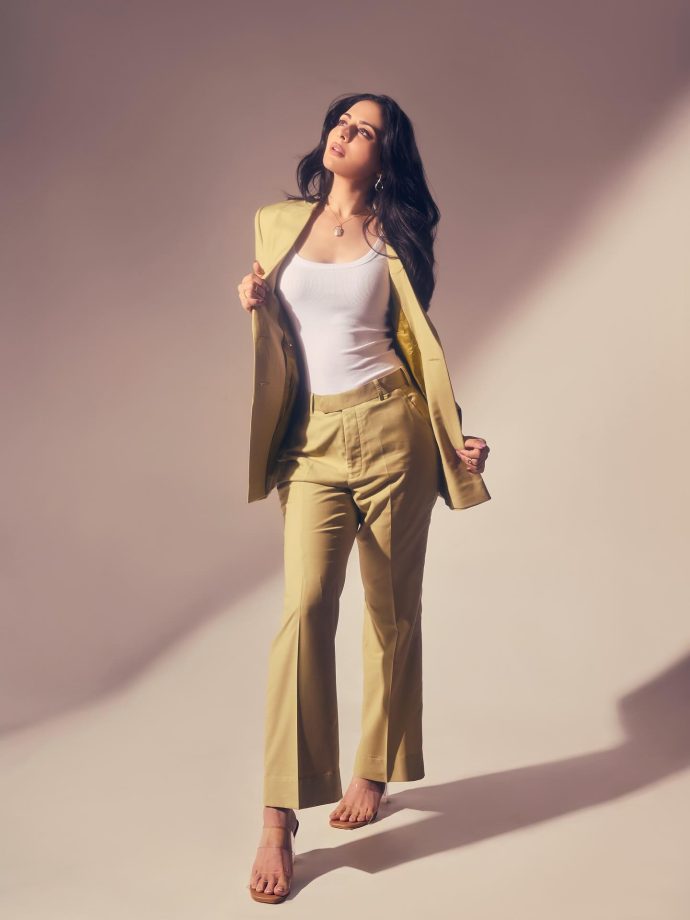 Zoya Afroz Owns Power Dressing in a Chic Pastel Suit 988966