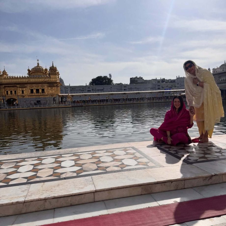 Actress Hansika Motwani Seeks Solace at Golden Temple After Divorce 991244