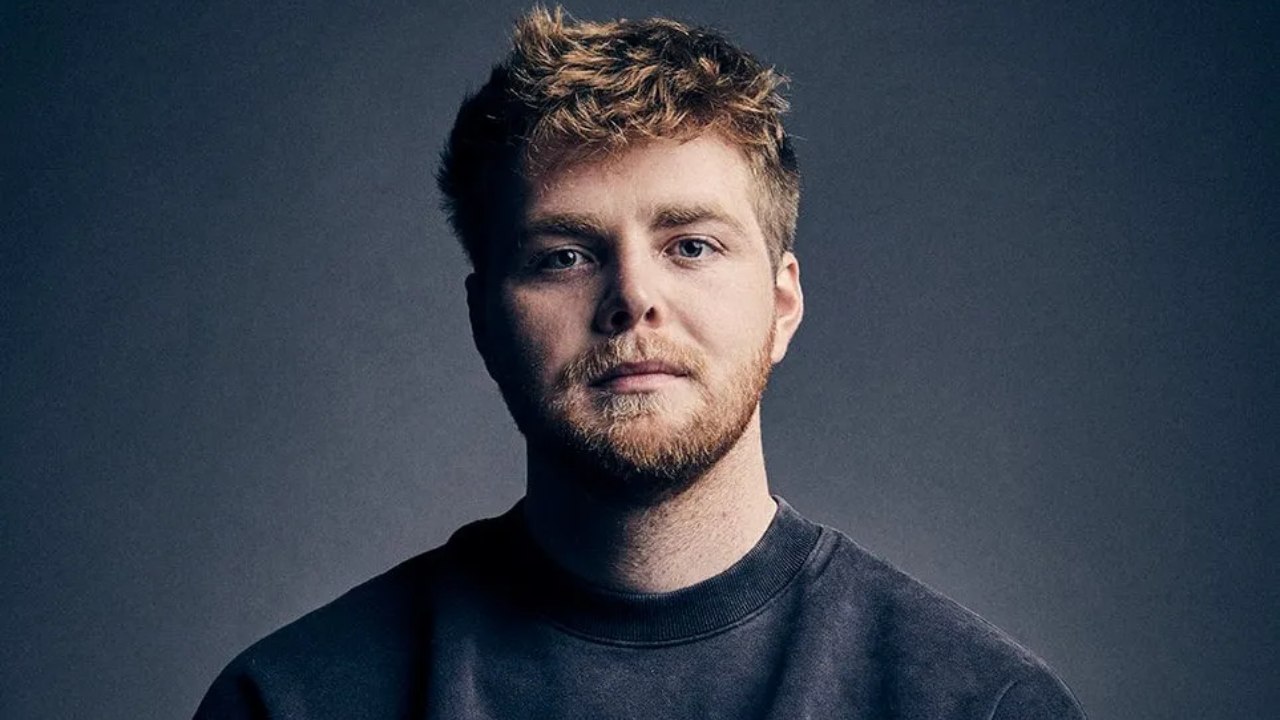 Alex Warren’s Speech Cut Short After Song of the Year Win at iHeartRadio Music Awards 992503