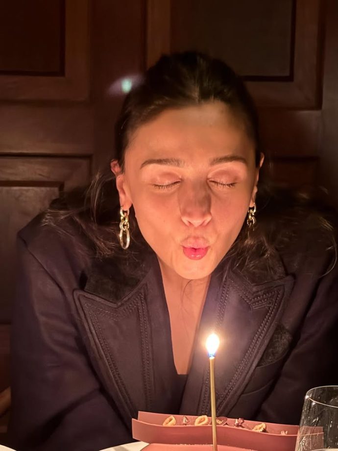 Alia Bhatt Celebrates 33rd Birthday ‘Full of Glee’ with Loved Ones 991302