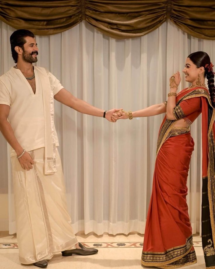 All About Rashmika Mandanna's Stunning Red Mysore Silk Saree From Her Wedding Reception 989655