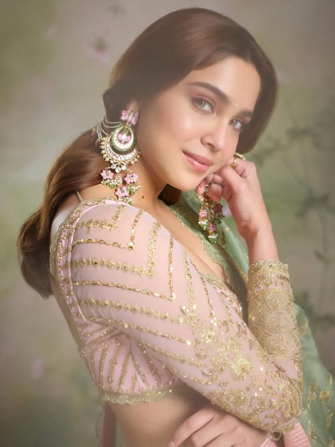 Alpha Actress Sharvari Wagh Looks Dreamy In Pink Lehenga 990612