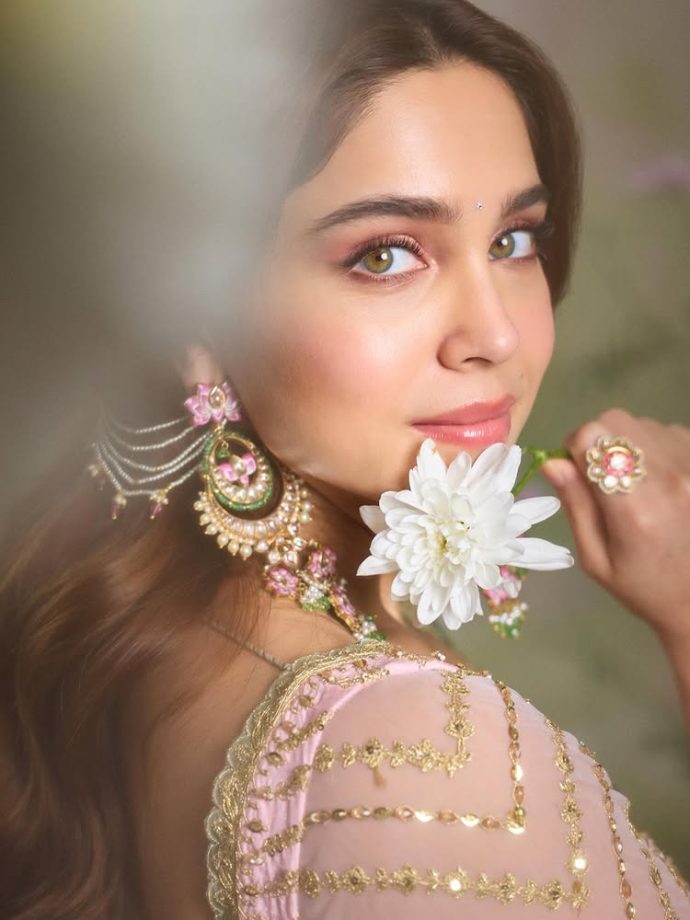 Alpha Actress Sharvari Wagh Looks Dreamy In Pink Lehenga 990614