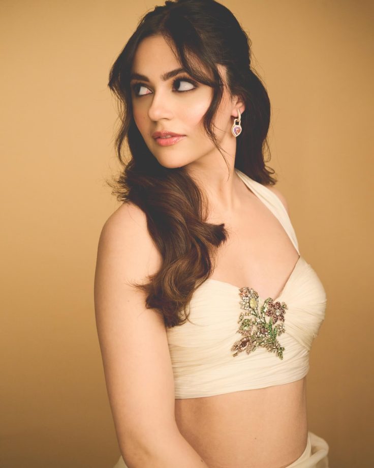 Aneet Padda Keeps It Soft and Graceful in a Dreamy Saree Look 989266