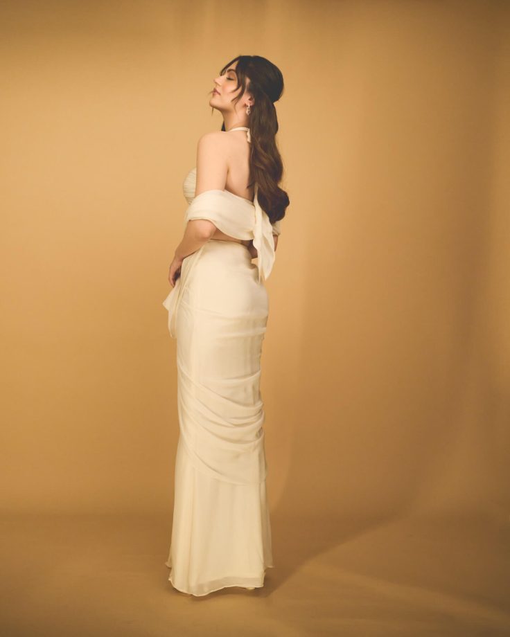 Aneet Padda Keeps It Soft and Graceful in a Dreamy Saree Look 989268