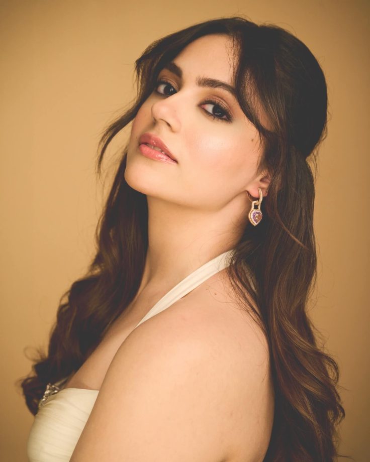 Aneet Padda Keeps It Soft and Graceful in a Dreamy Saree Look 989265