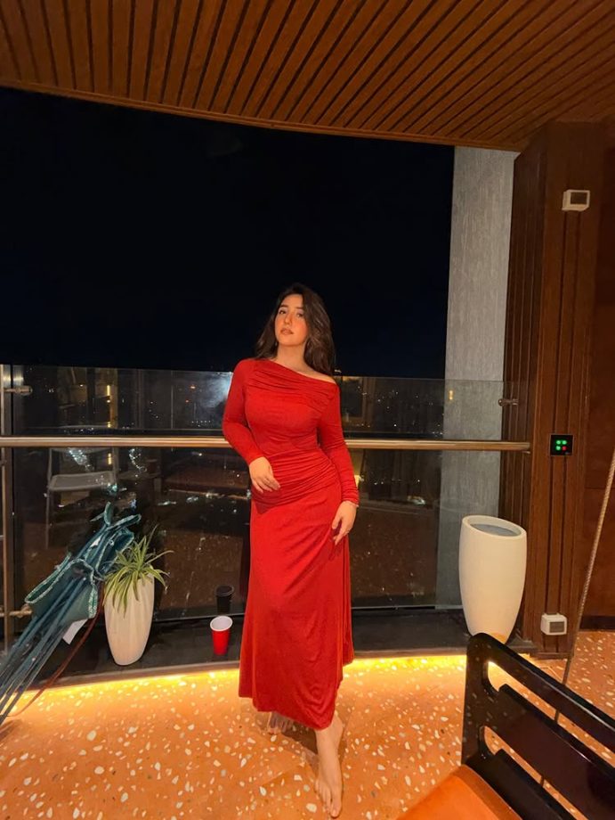 Ashnoor Kaur Turns Heads in a Stunning Red Dress for a Chic Night Look 991767