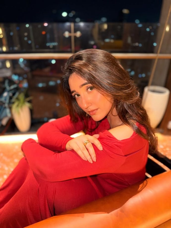 Ashnoor Kaur Turns Heads in a Stunning Red Dress for a Chic Night Look 991769