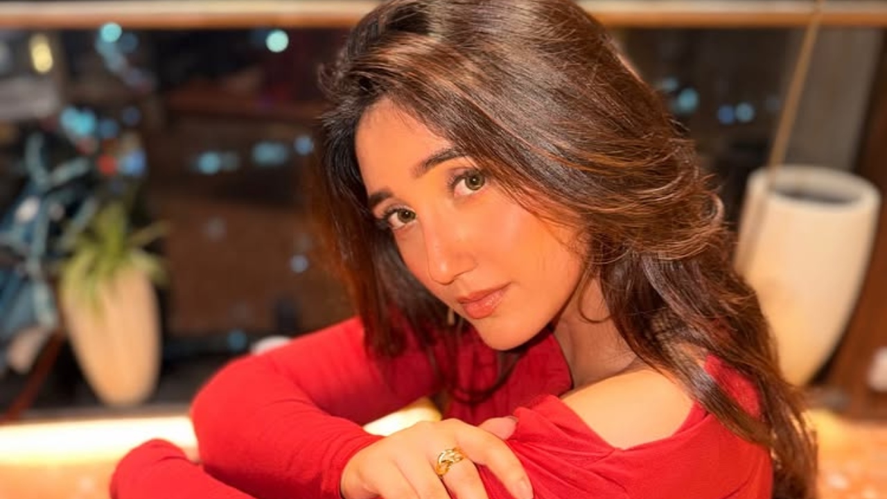 Ashnoor Kaur Turns Heads in a Stunning Red Dress for a Chic Night Look 991763