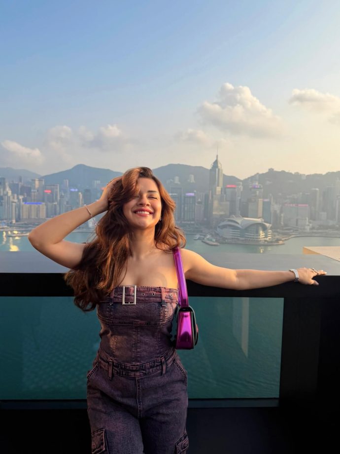 Avneet Kaur Enjoys Stylish Moments In Hong Kong With A Chic Denim Look 990773