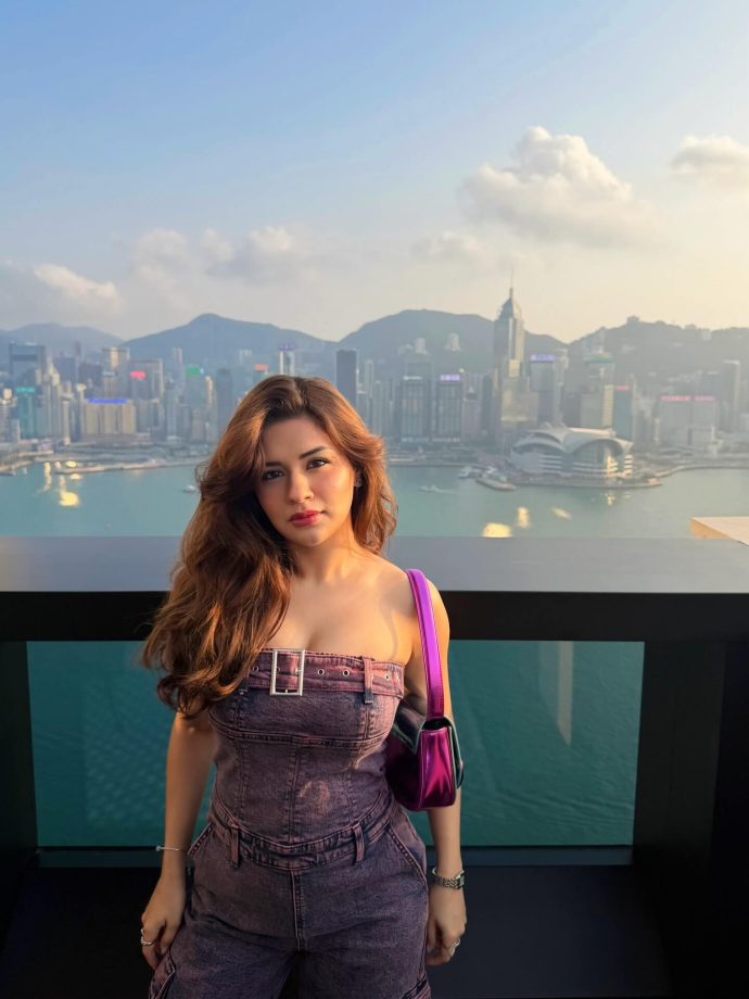 Avneet Kaur Enjoys Stylish Moments In Hong Kong With A Chic Denim Look 990776