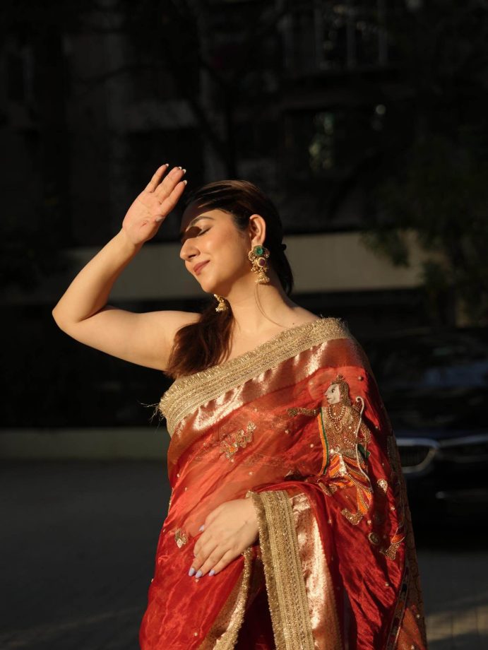 Bade Acche Lagte Hain 2's Disha Parmar Redefines Elegance In Red Saree Sleeveless Blouse 992999