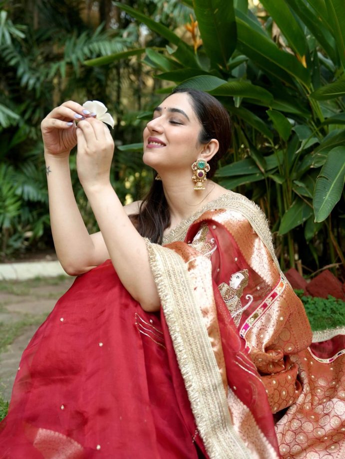 Bade Acche Lagte Hain 2's Disha Parmar Redefines Elegance In Red Saree Sleeveless Blouse 993000