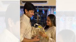 Balika Vadhu Actress Aasiya Kazi Announces Pregnancy With Husband Gulsan Nainn: Watch
